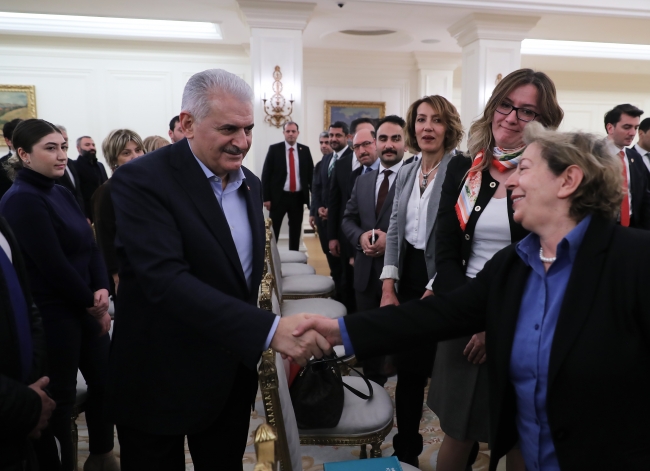 Başbakan Binali Yıldırım, 15 Temmuz darbe davalarının müşteki avukatlarıyla bir araya geldi