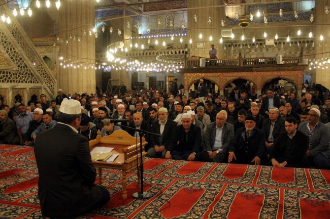 Berat Kandili'nde camiler doldu taştı