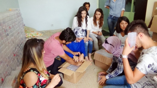 Sosyal medyada tanıştılar çocuklar için kalem topladılar