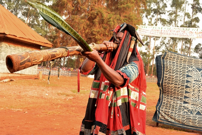 Kamerun'da Geleneksel Dans Festivali