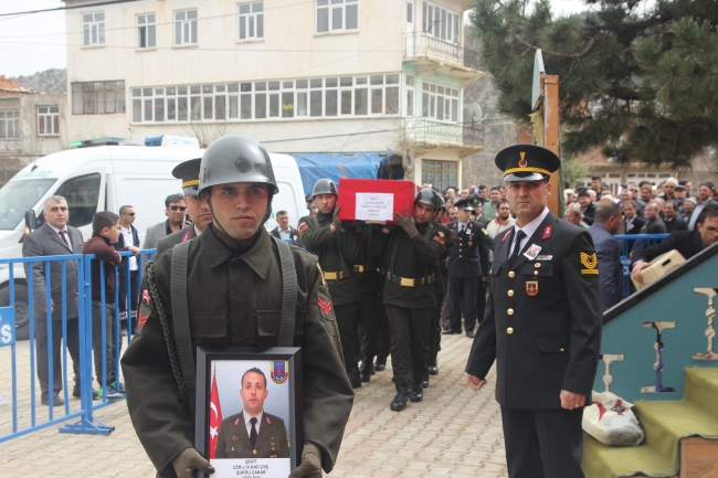 Afrin şehitlerini on binler uğurladı