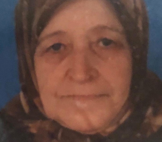 Yemek yaparken elbiseleri tutuşan kadın hayatını kaybetti