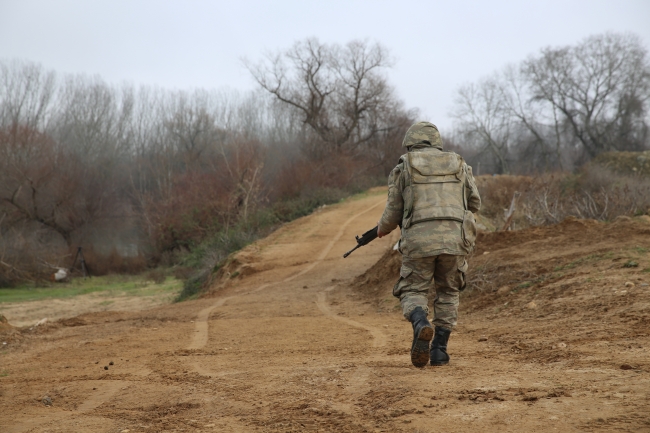 "Hudut kartalları" FETÖ şüphelisini sınırda yakaladı