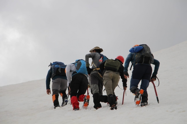 Terörden arındırılan dağlarda zirve tırmanışı