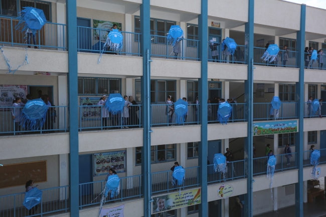 Gazzeli çocuklar uçartmaları yardım mesajıyla gökyüzüne bıraktı