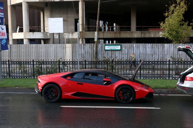 3,5 milyon liralık otomobil yolda kaldı