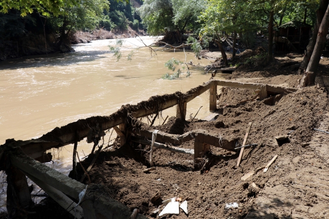 Düzce'de sel felaketinde kaybolan 2 çocuğu arama çalışmaları sürüyor