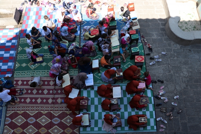 Doğu'da camiler çocuk sesleriyle şenlendi