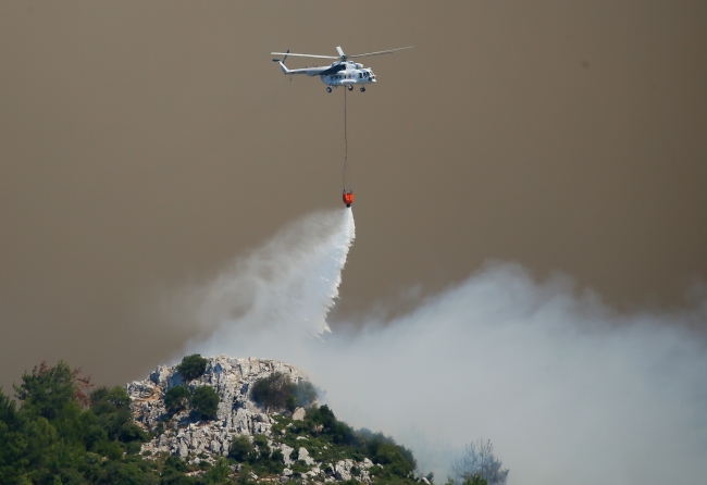 İzmir'de 53 saatte kontrol altına alınan yangına 7 bin 500 ton su atıldı
