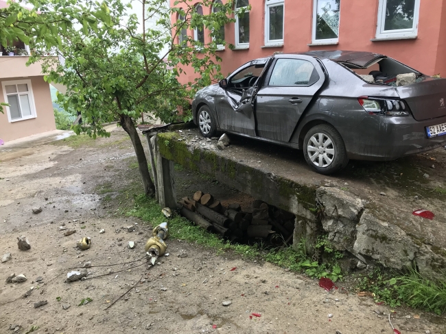 Minareye yıldırım isabet etti