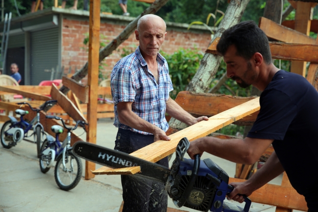 Rize'nin 165 yıllık bayram eğlencesi: Ahşap dönme dolap