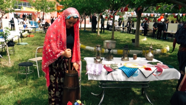 Aydın'da türküler ve manilerle kuşakları bir araya getiren etkinlik