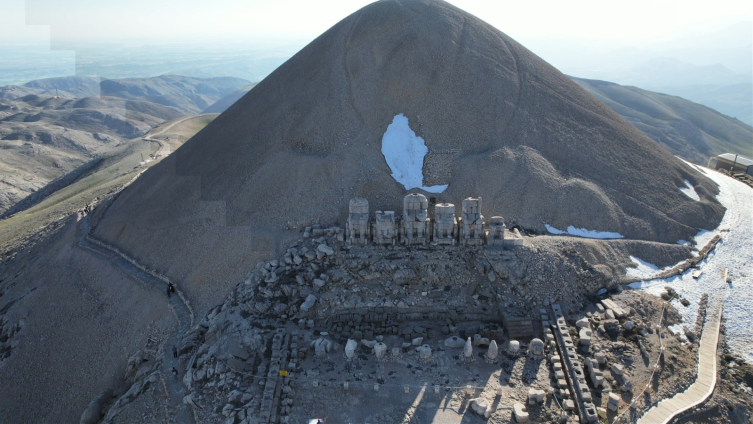 Nemrut Dağı'na bayramda yoğun ilgi