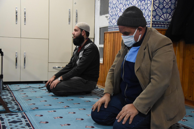 Baba oğula tek göz yetiyor