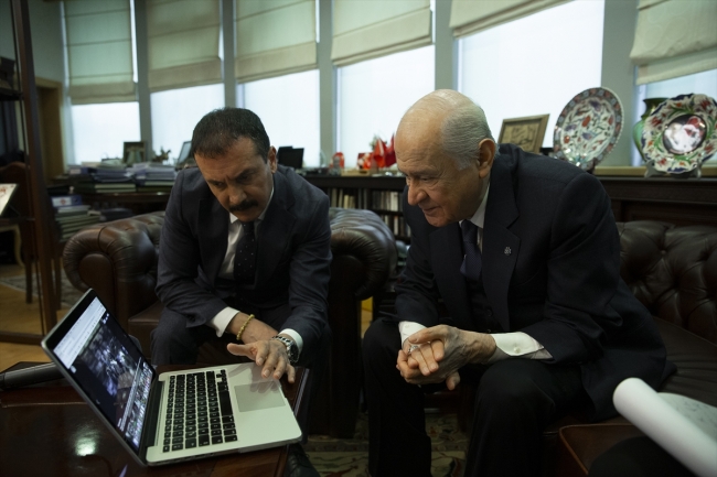 MHP Genel Başkanı Bahçeli, AA'nın "Yılın Fotoğrafları" oylamasına katıldı