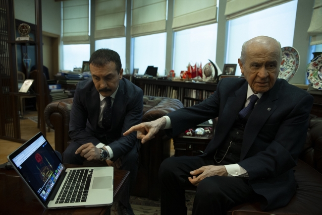 MHP Genel Başkanı Bahçeli, AA'nın "Yılın Fotoğrafları" oylamasına katıldı