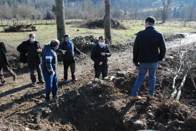 Bahçesine ağaç dikmek istedi, toprağı kazınca kerpiç yapılarla karşılaştı