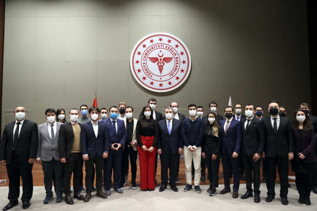 Bakan Koca: Hukukun eli kolu bağlı kalan sağlık çalışanını kollaması gerekiyor