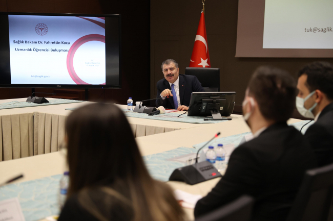 Bakan Koca: Hukukun eli kolu bağlı kalan sağlık çalışanını kollaması gerekiyor