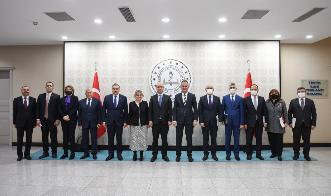 Bakan Özer: Azerbaycan'a eğitim materyalleriyle ilgili her türlü desteği veririz