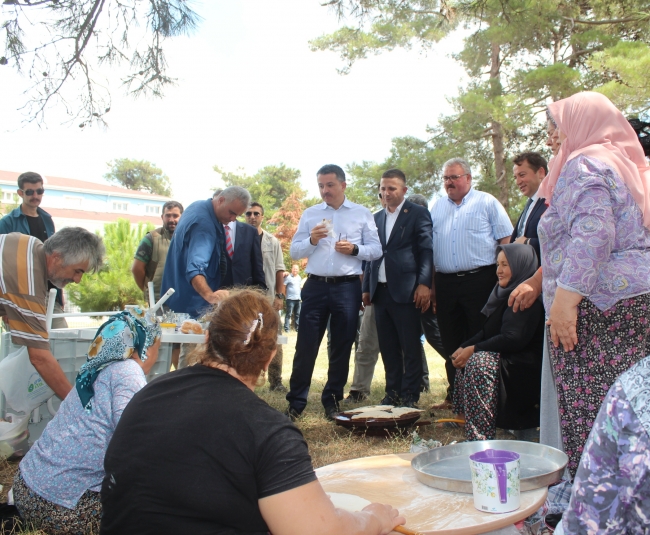 Bakan Pakdemirli, ilk yerli elektrikli traktörü test etti