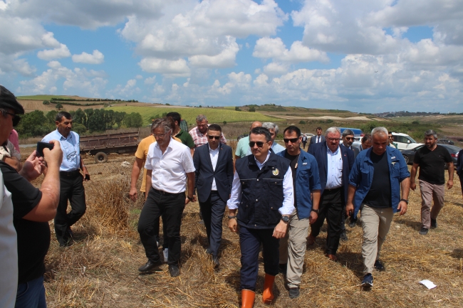 Bakan Pakdemirli, ilk yerli elektrikli traktörü test etti