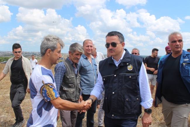 Bakan Pakdemirli, ilk yerli elektrikli traktörü test etti