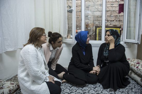 Bakan Kaya'dan Gaziantep'te taziye ziyareti