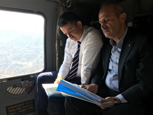 Bakanlar Yusufeli Barajı'nı havadan inceledi