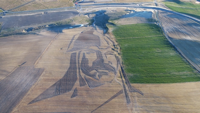 121 dönüm tarla üzerine Sultan Alparslan'ın silueti yapıldı