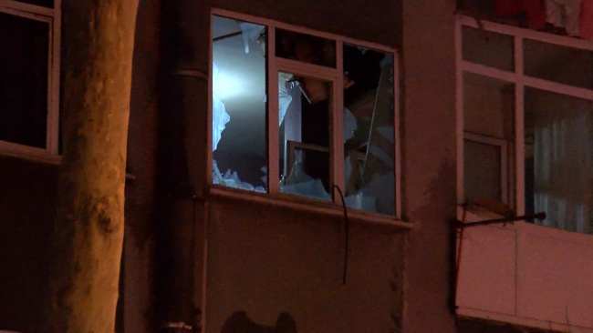 Bakırköy'de 4 katlı binada yangın