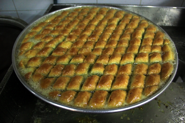 Gaziantep'te baklavacılar harıl harıl çalışıyor
