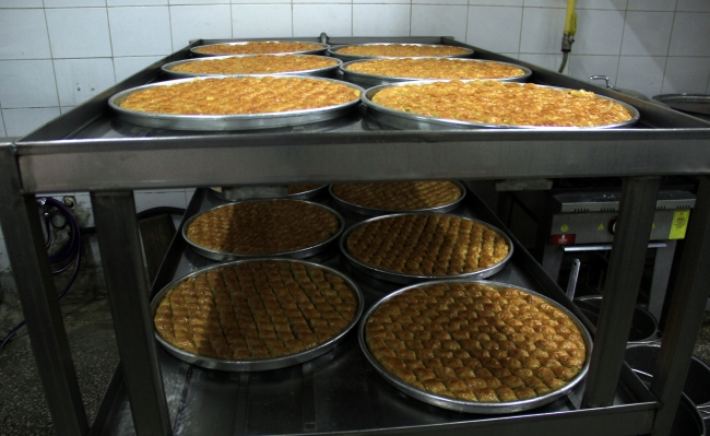 Gaziantep'te baklavacılar harıl harıl çalışıyor