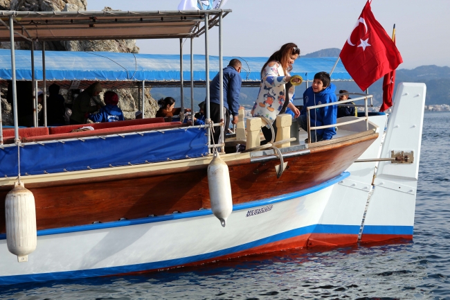 Aileler en çok balığı yakalamak için mücadele etti