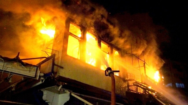 Bursa'da tarihi balıkçı dükkanında yangın