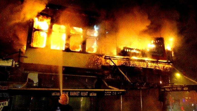 Bursa'da tarihi balıkçı dükkanında yangın