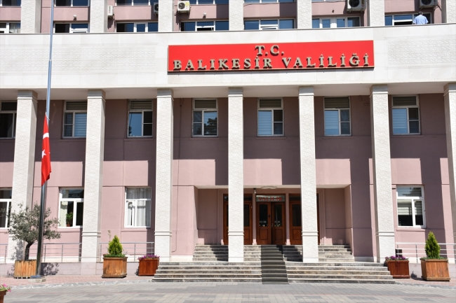 Milli yas nedeniyle bayraklar yarıya indi