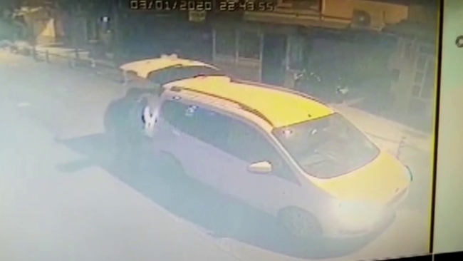 Sokaktan bank çalan 2 hırsız yakalandı