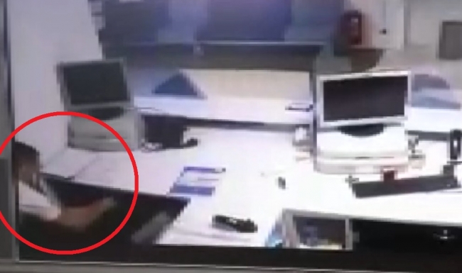 Hırsız "tuzaklı" paraya dokundu, alarm çalınca ne yapacağını şaşırdı