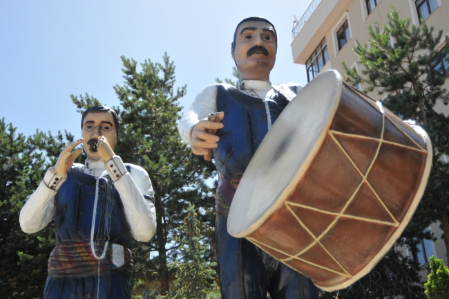 "Bar ekibi"nin zurnası ve tokmağını çaldılar