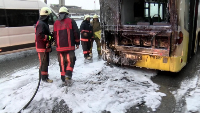 Başakşehir'de seyir halindeki yolcu otobüsünde yangın