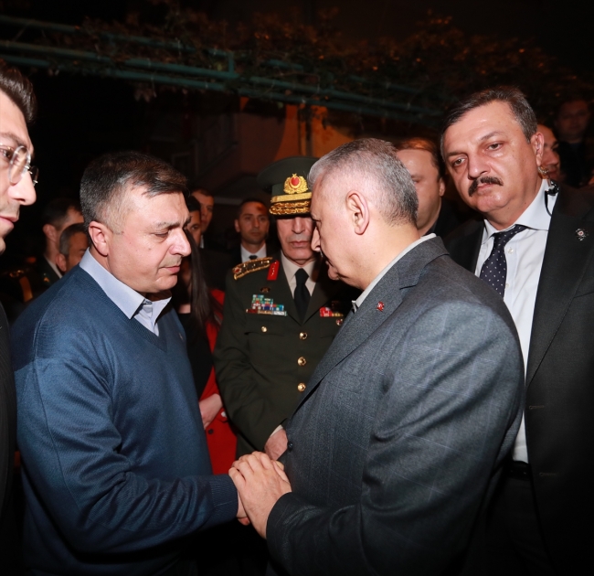 Başbakan Yıldırım ve Akar'dan şehit Usta'nın ailesine taziye ziyareti