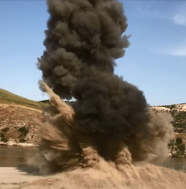 Yola tuzaklanan patlayıcının imhasıyla olası facianın önüne geçildi