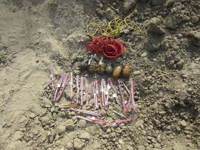 Yola tuzaklanan patlayıcının imhasıyla olası facianın önüne geçildi