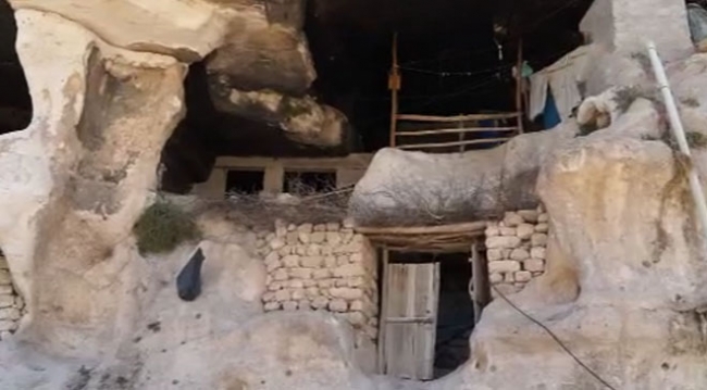 Hasankeyf'te 20 yıldır yaşadığı mağara için imar başvurusu yapacak