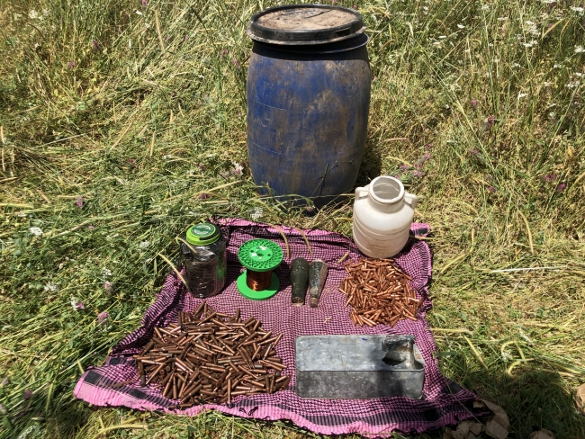 Yola tuzaklanan patlayıcının imhasıyla olası facianın önüne geçildi