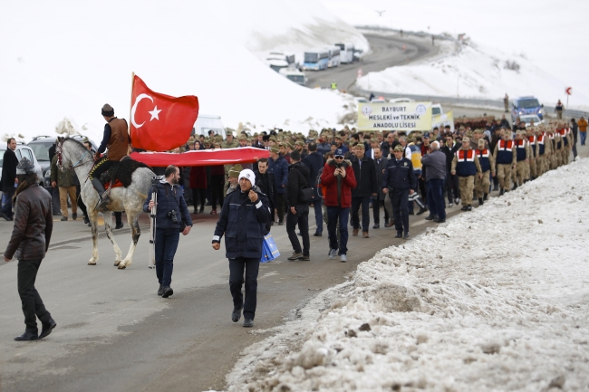 Bayburtlular Kop Dağı'nda şehitler için yürüdü