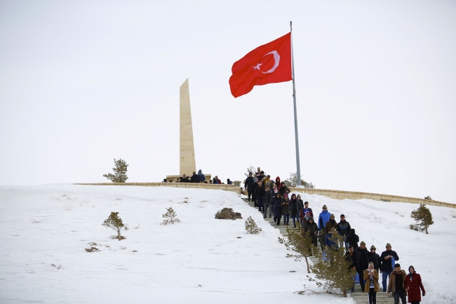 Bayburtlular Kop Dağı'nda şehitler için yürüdü
