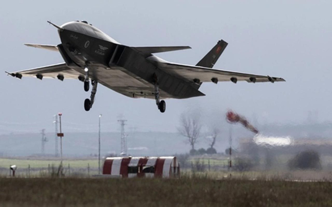 Türkiye'nin ilk insansız savaş uçağı Bayraktar Kızılelma Aralık 2022'de ilk uçuşunu gerçekleştirdi.