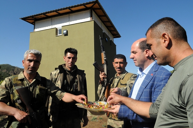 Vatan nöbetinde bayramlaşma